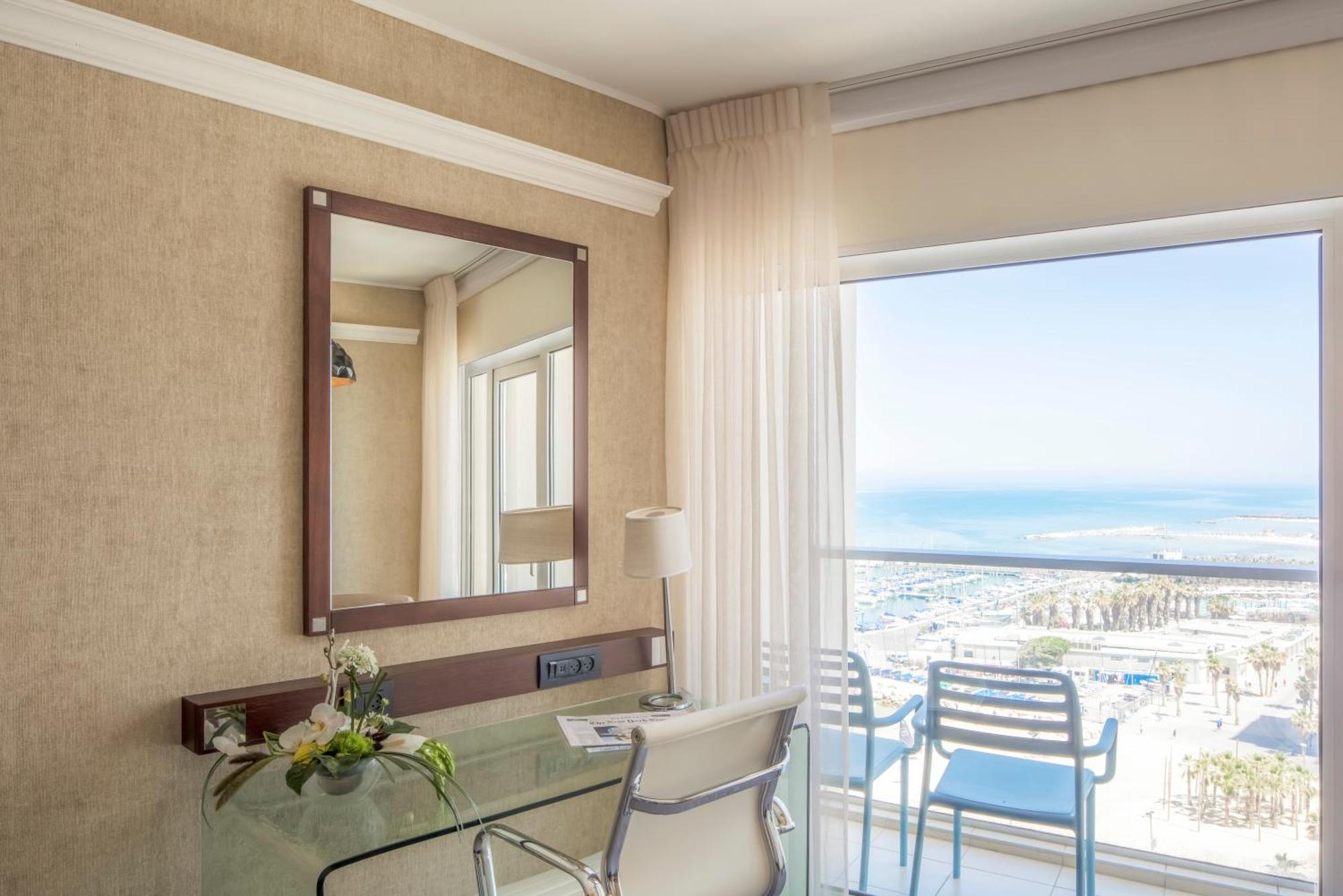 Renaissance Tel Aviv Hotel Exteriör bild