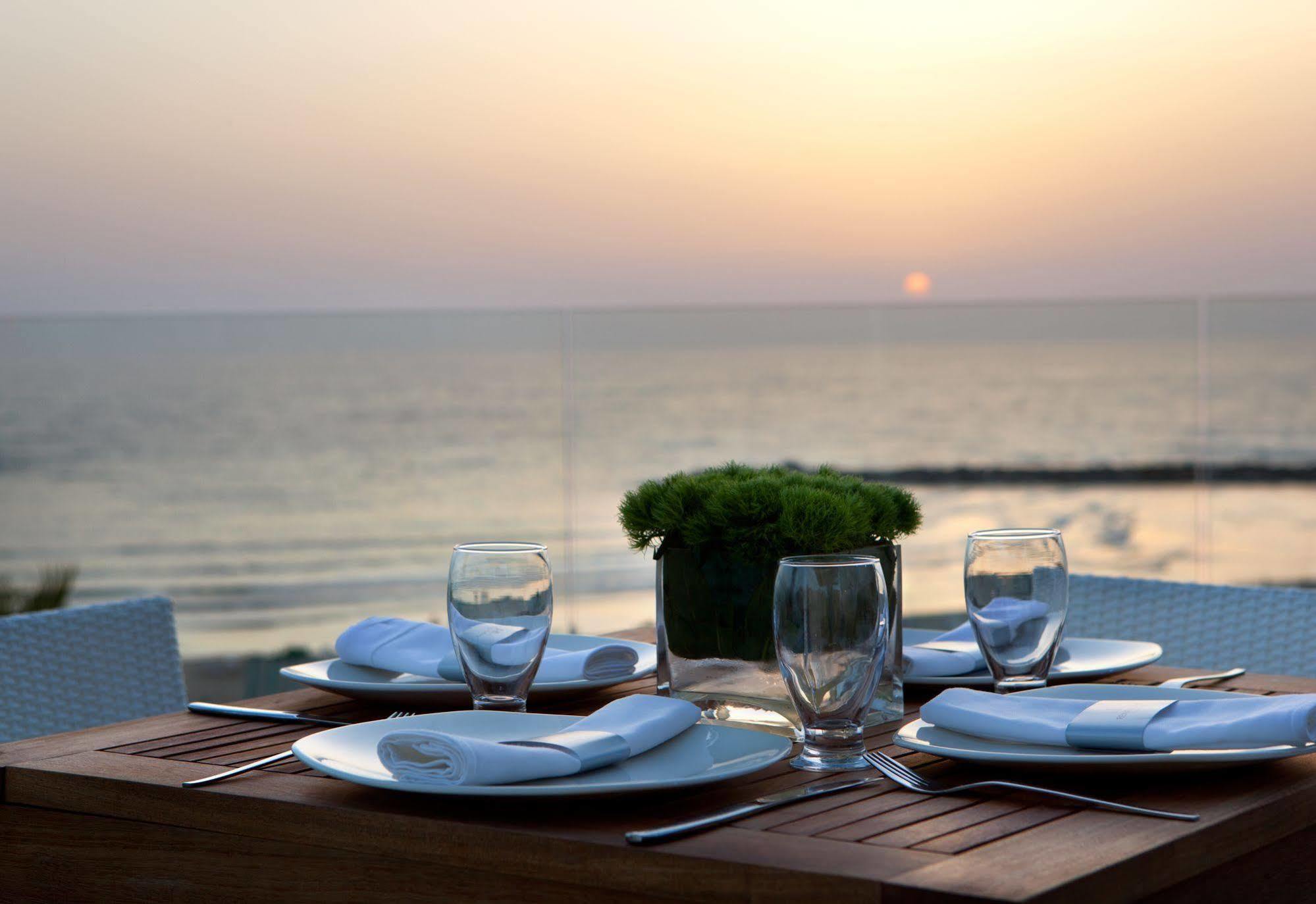 Renaissance Tel Aviv Hotel Exteriör bild